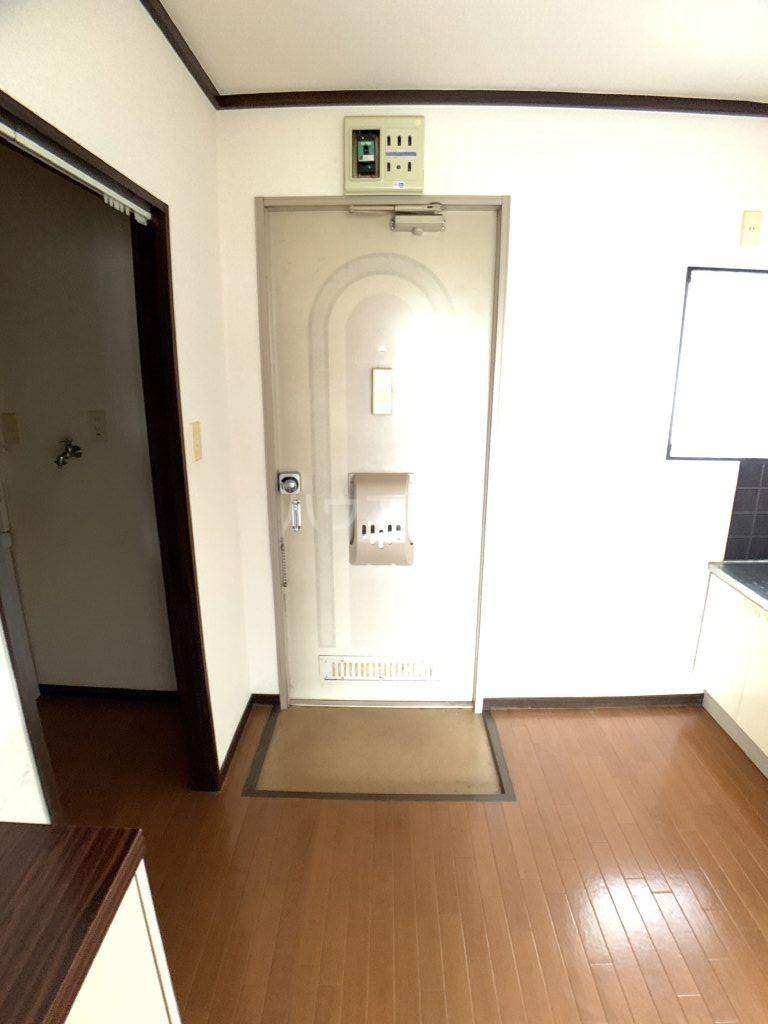 14/30 玄関
