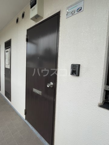 27/30 エントランス