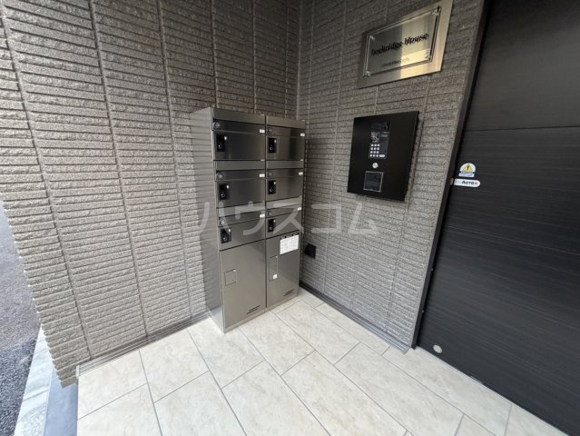 21/30 エントランス