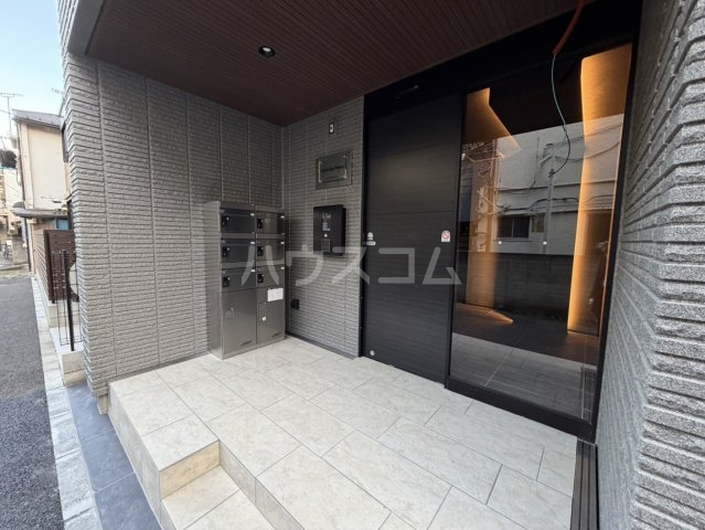 21/30 エントランス