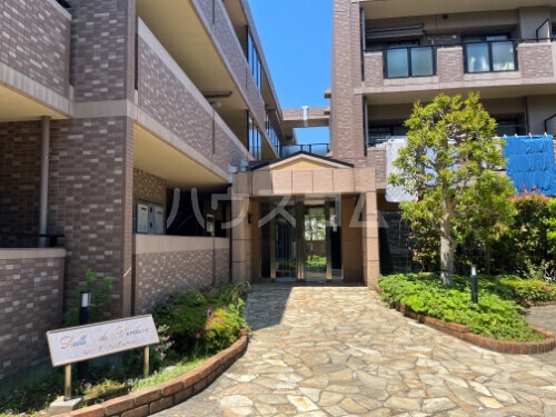 15/23 エントランス