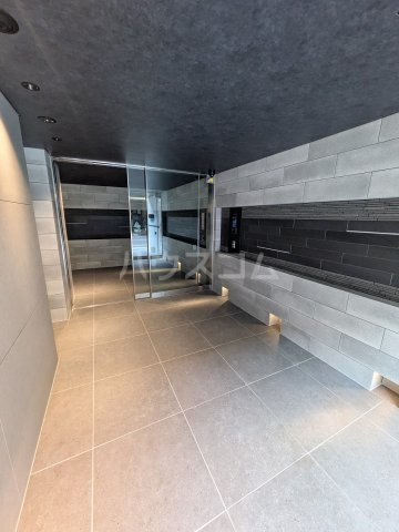 23/30 エントランス