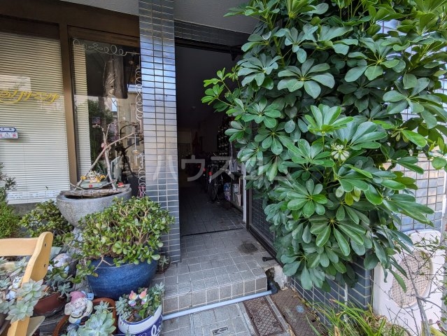 16/16 エントランス