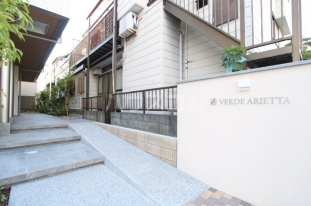 28/30 エントランス