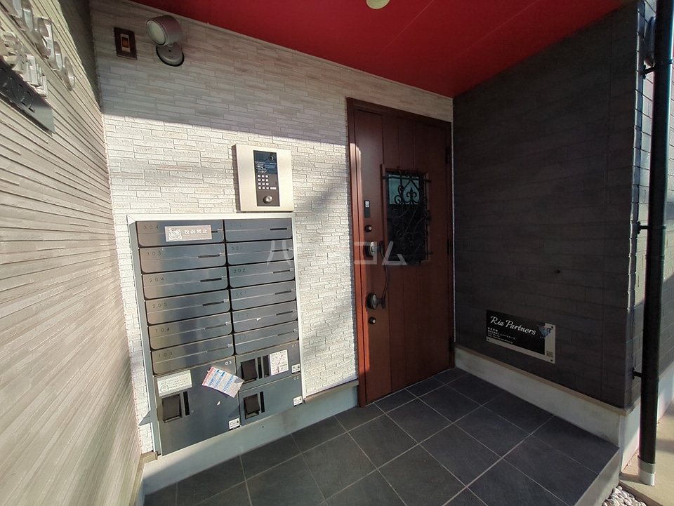 20/30 エントランス