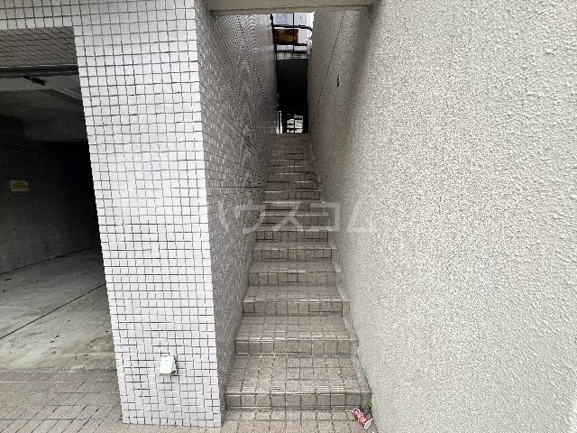 21/30 エントランス