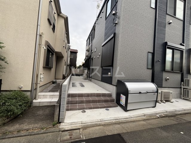 22/28 エントランス