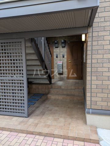 23/30 エントランス