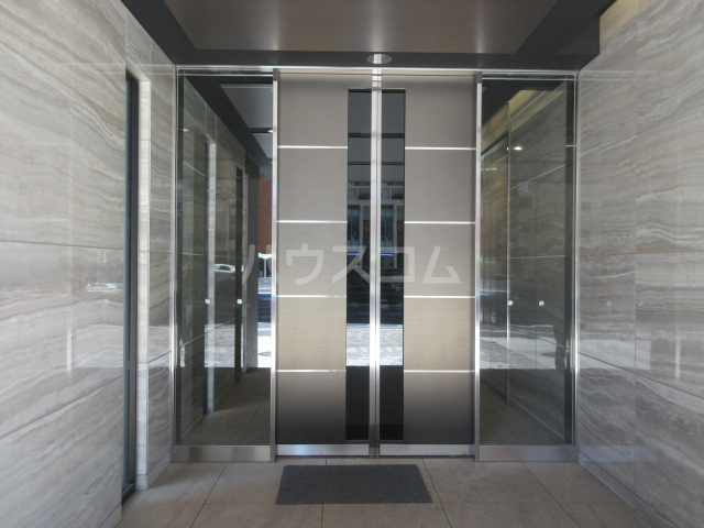 22/28 エントランス