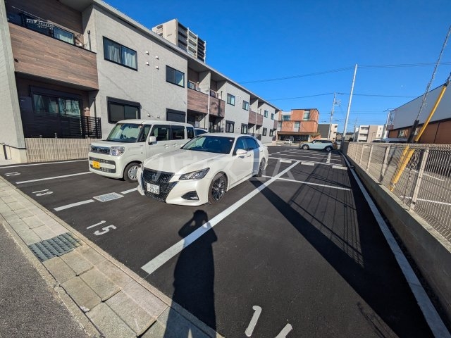 28/30 駐車場