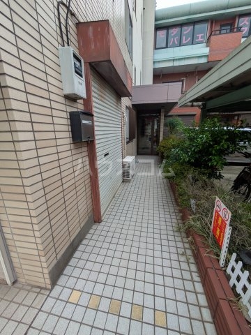 28/30 エントランス