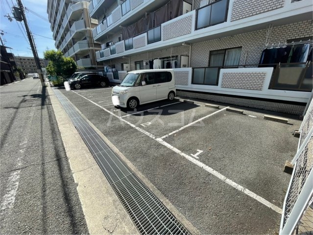 2/3 駐車場