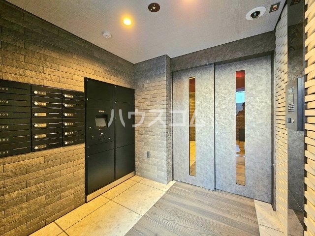 18/28 エントランス