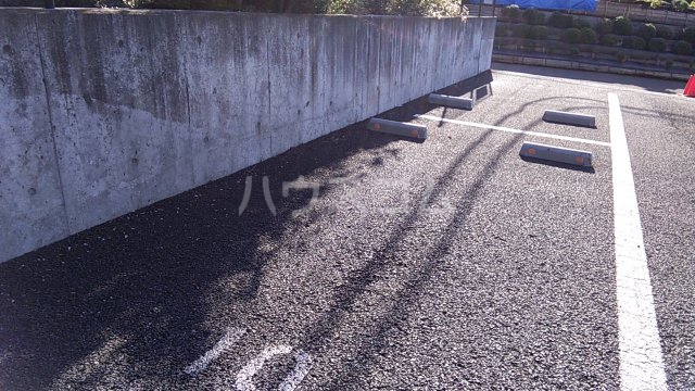 28/30 駐車場