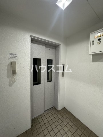 13/22 エントランス