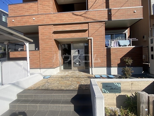 20/26 エントランス