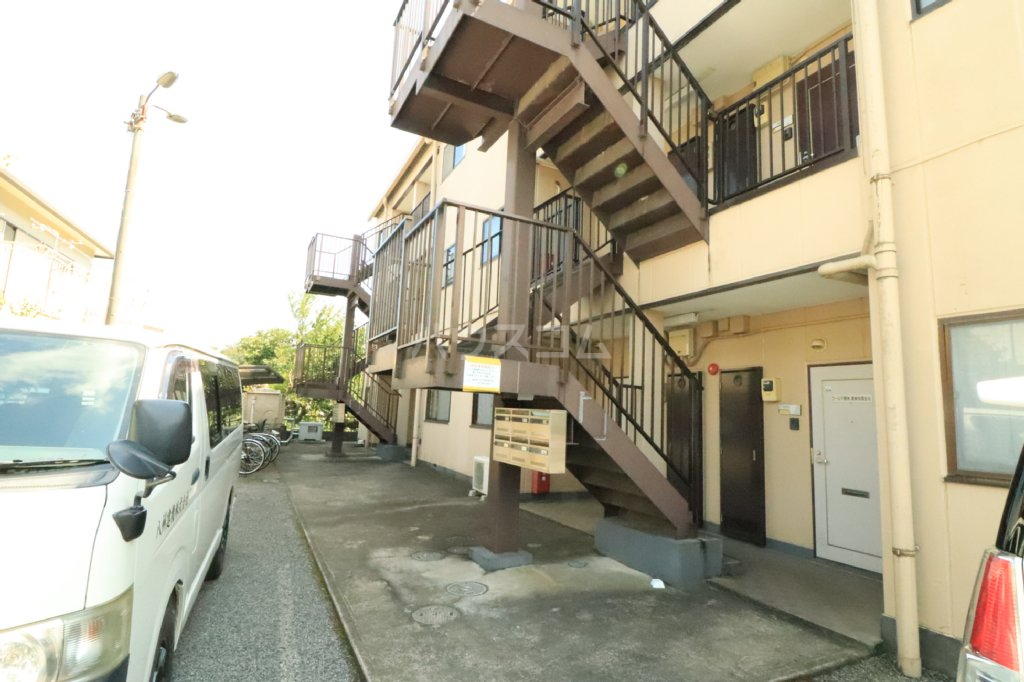 28/30 エントランス