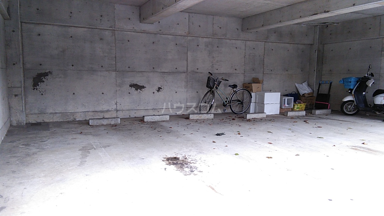28/30 駐車場