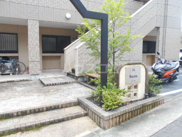 24/26 エントランス