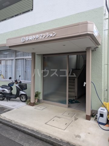 27/30 エントランス