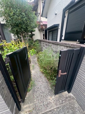 27/30 エントランス