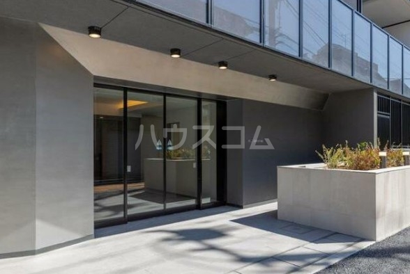 23/30 エントランス