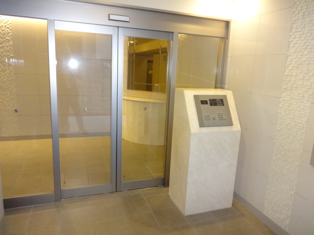 22/28 エントランス