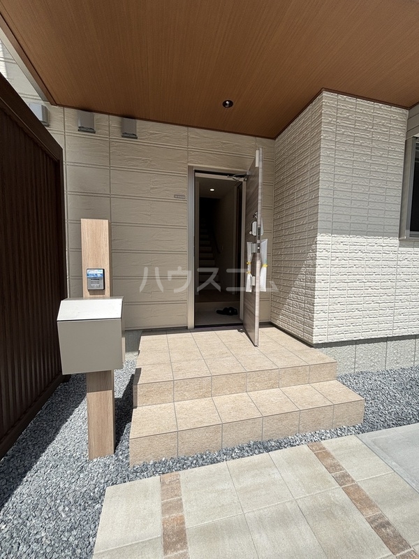 24/30 エントランス