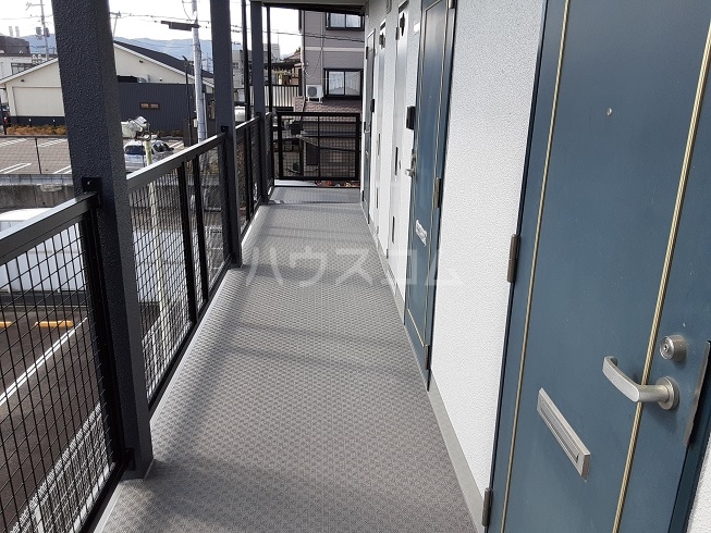 18/23 エントランス