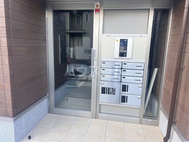 28/30 エントランス