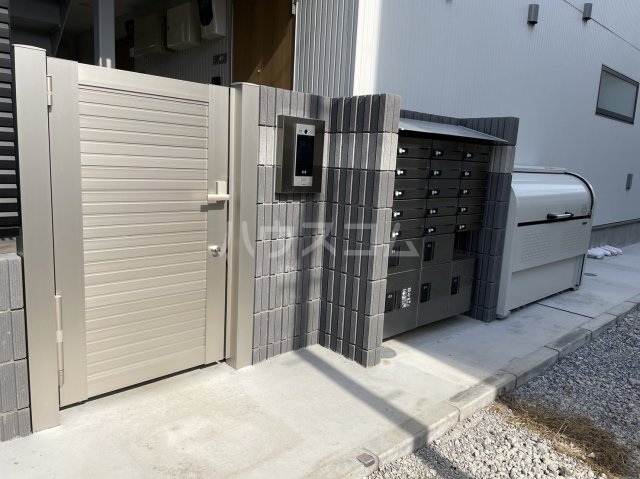 16/19 エントランス