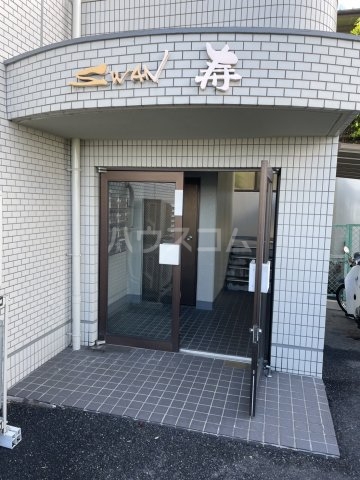 22/27 エントランス