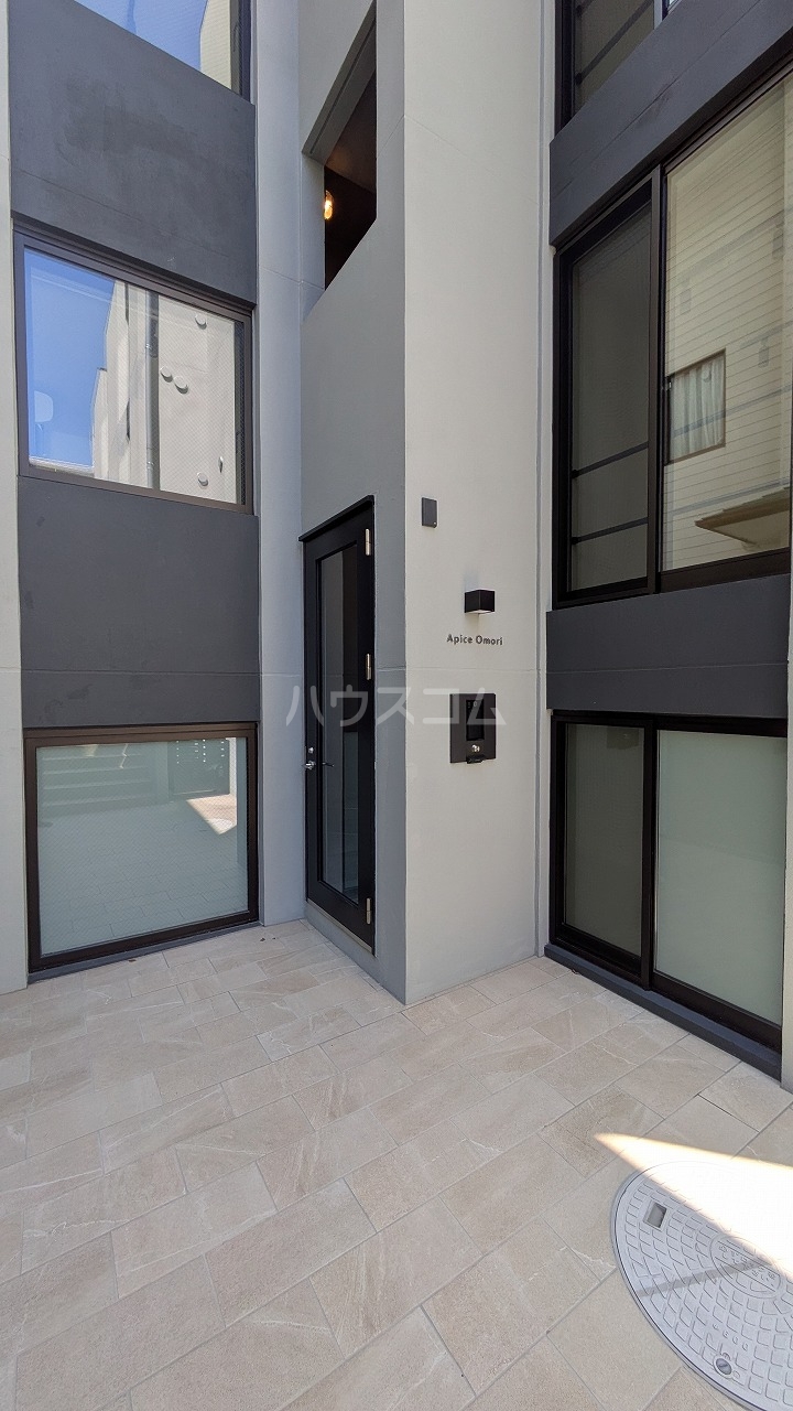 18/21 エントランス