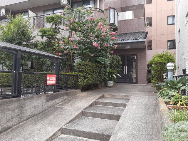 22/28 エントランス