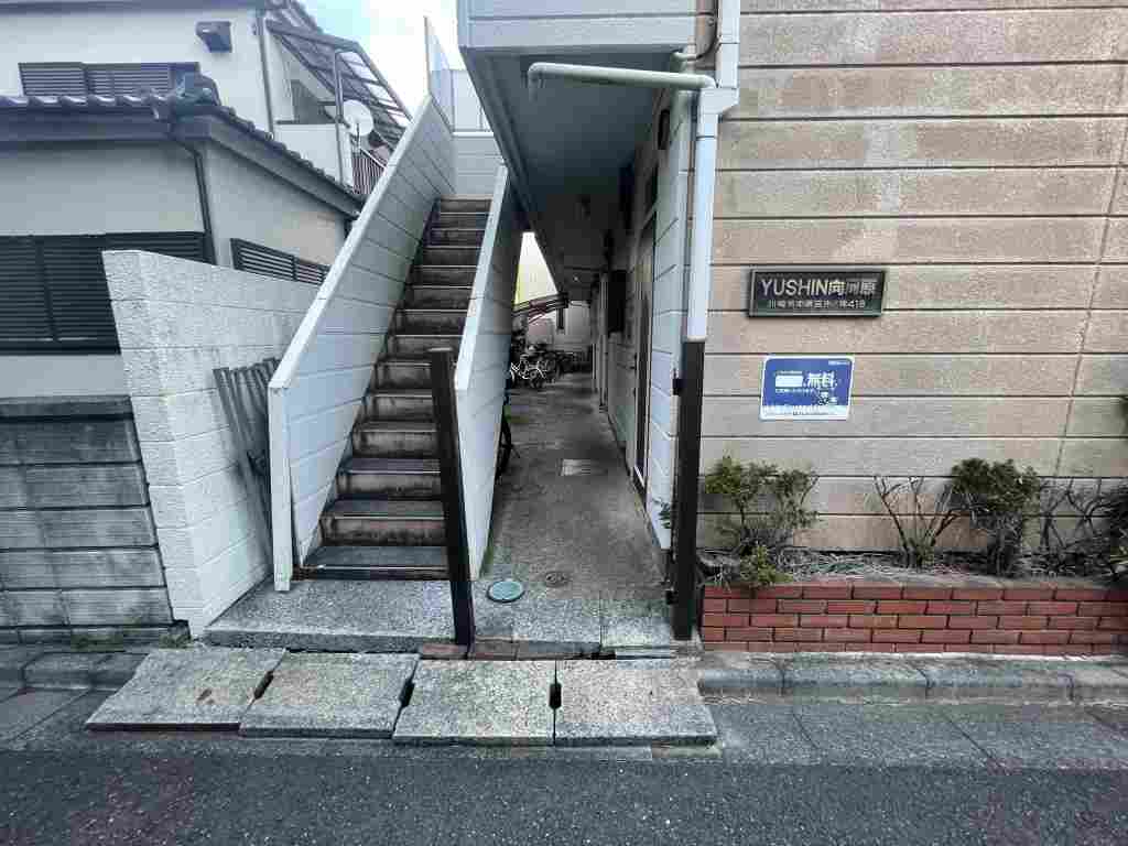 25/27 エントランス