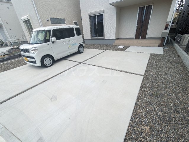 27/28 駐車場