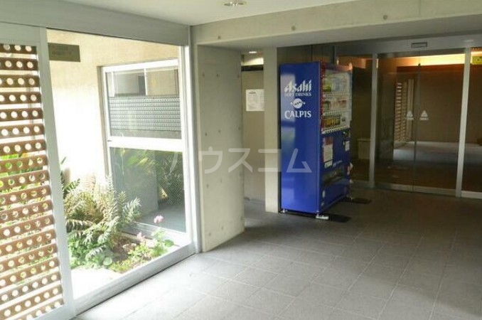 13/14 エントランス