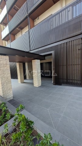 27/30 エントランス