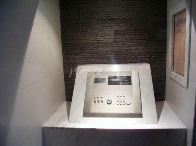 14/20 エントランス