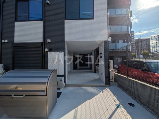 27/29 エントランス