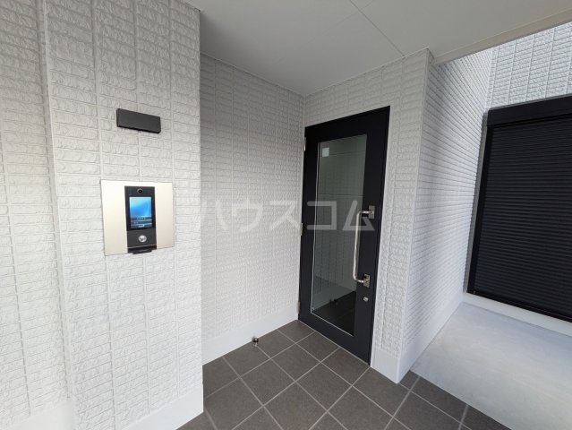 26/29 エントランス