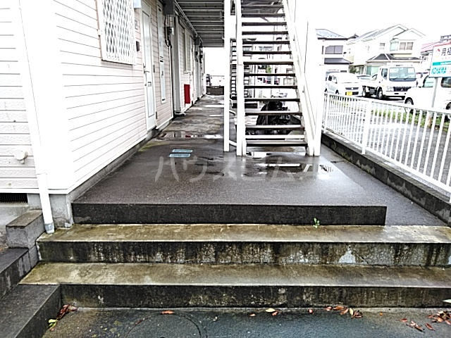 24/30 エントランス