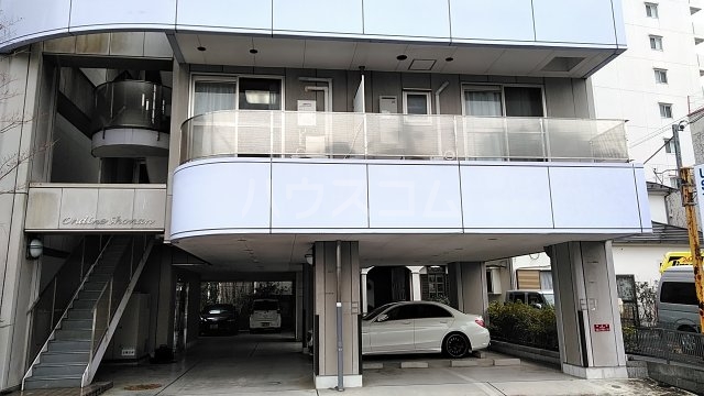 28/30 エントランス