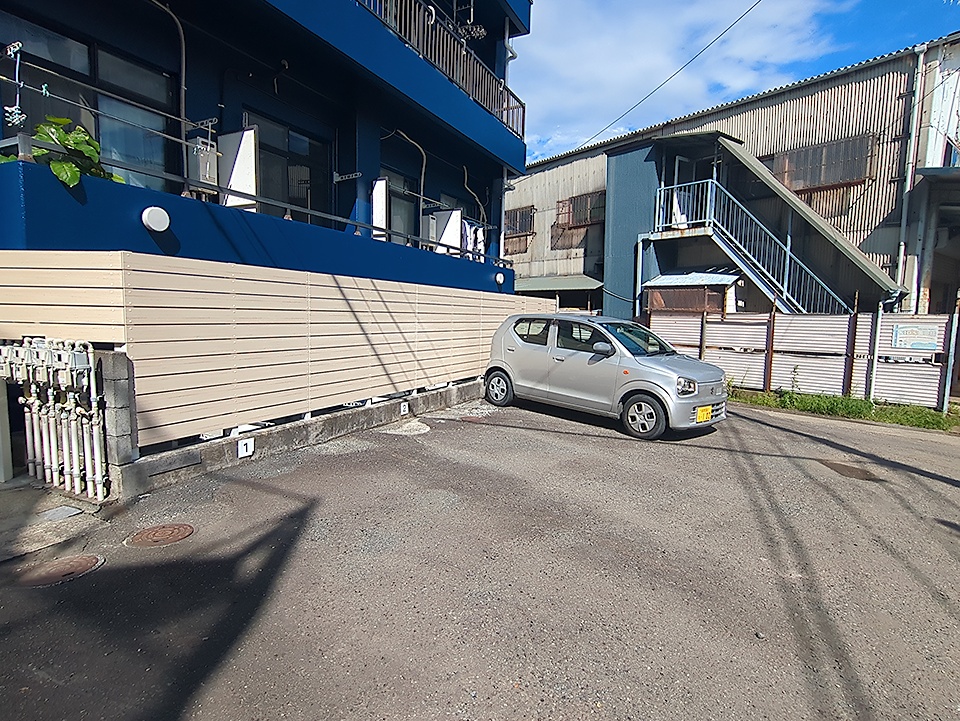 28/30 駐車場