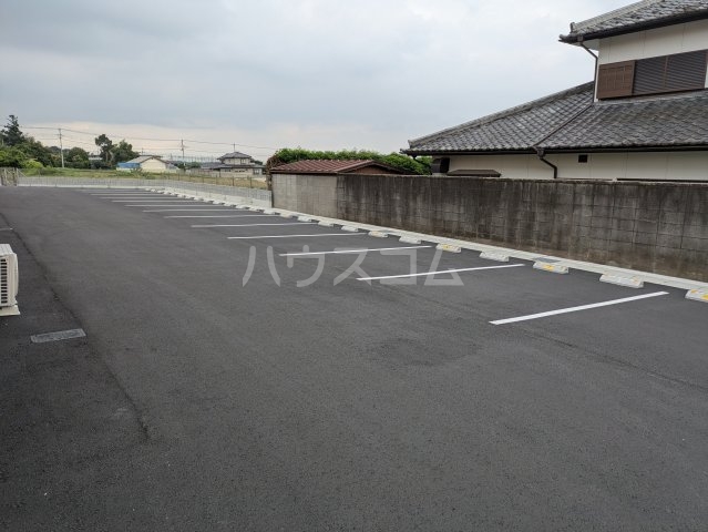 17/17 駐車場