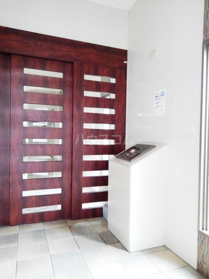 19/19 エントランス