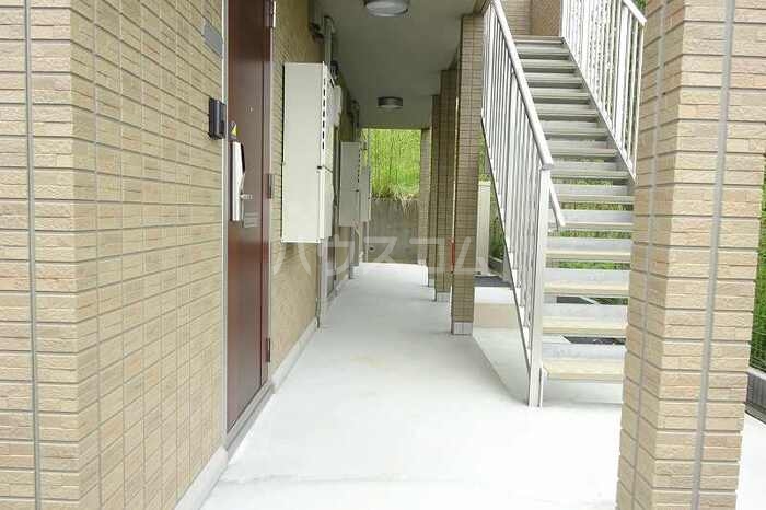 16/19 エントランス