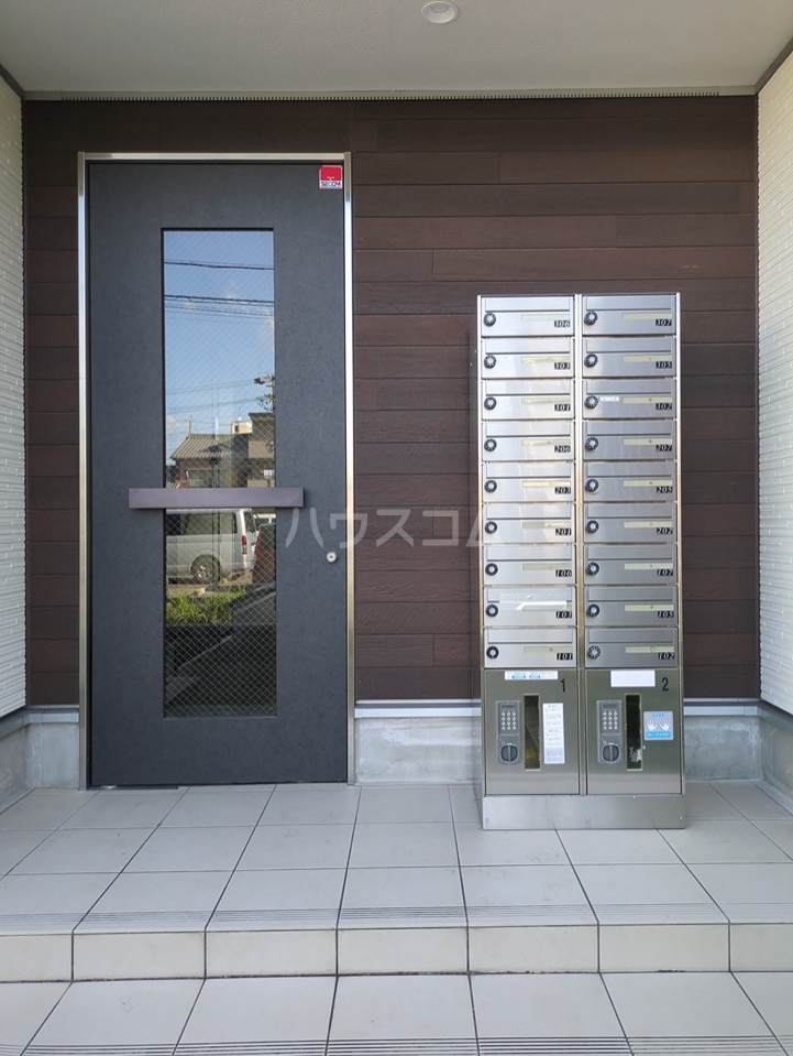 23/30 エントランス