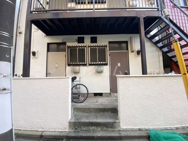 21/30 エントランス