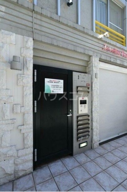 18/19 エントランス